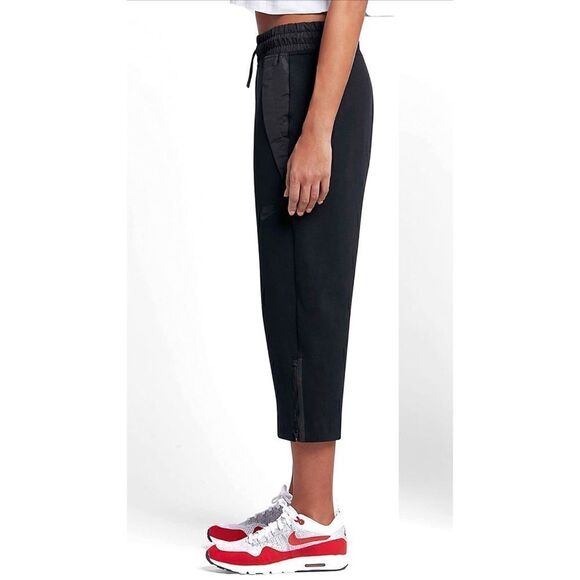 Nike Women's Tech Fleece Cropped Sneaker Pants Black Size XS NEW with tags - Picture 3 of 10
